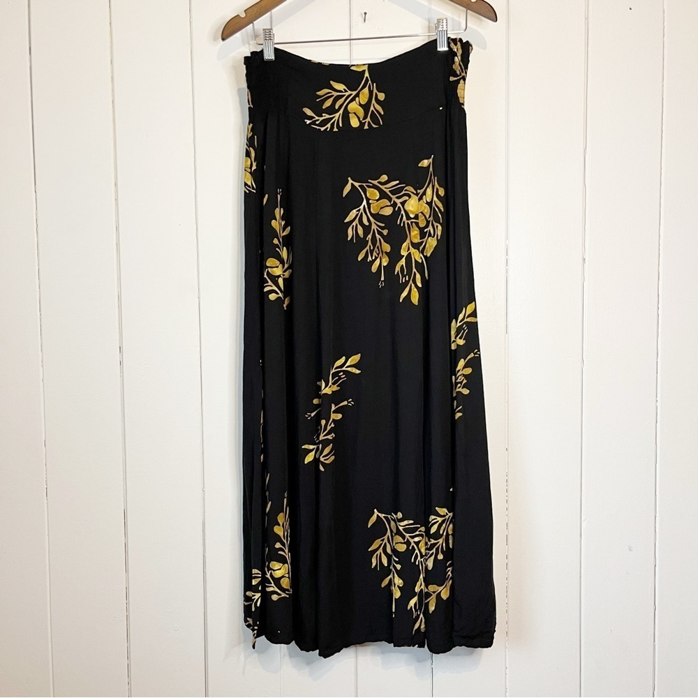 Good Earth Clothing Black and Gold Maxi Skirt. Size Medium.